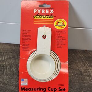 Vintage 1995 PYREX Accessories Measuring Cup Set NOS White